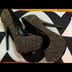 Studded Gold Stilettos 👠